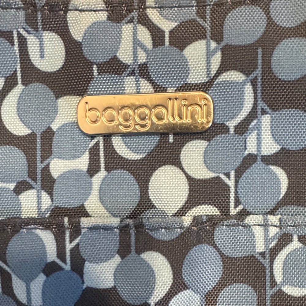 Baggallini Blue and White Circle Pattern Bag